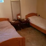Und Monteurwohnung Mit Grosser Begehbarer Dusche 아파트 *
