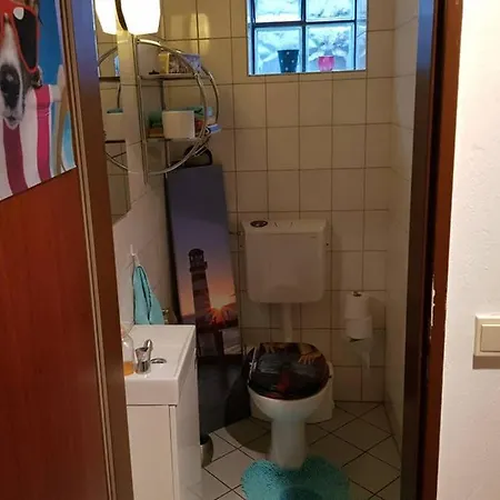 Und Monteurwohnung Mit Grosser Begehbarer Dusche 아파트 *