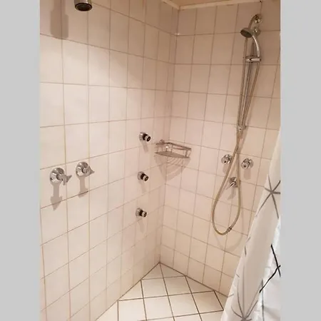 아파트 Und Monteurwohnung Mit Grosser Begehbarer Dusche