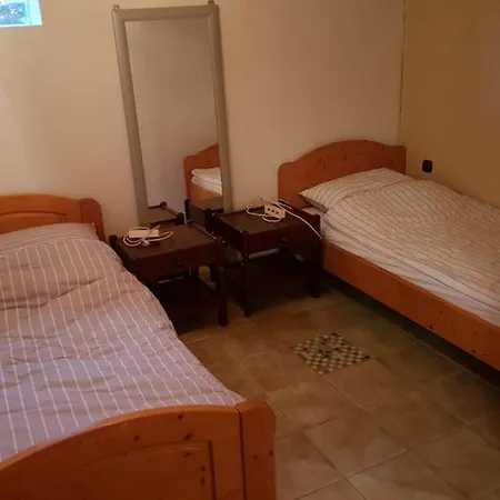 Und Monteurwohnung Mit Grosser Begehbarer Dusche Apartmán *