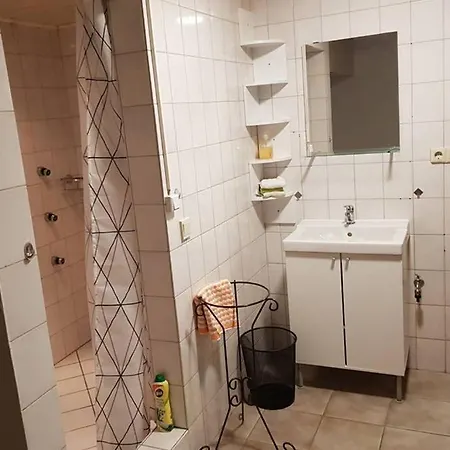 아파트 Und Monteurwohnung Mit Grosser Begehbarer Dusche 뤼넨