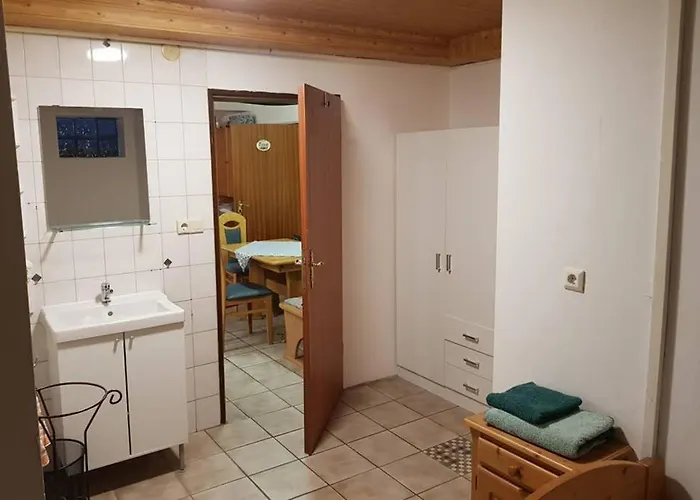 Und Monteurwohnung Mit Grosser Begehbarer Dusche