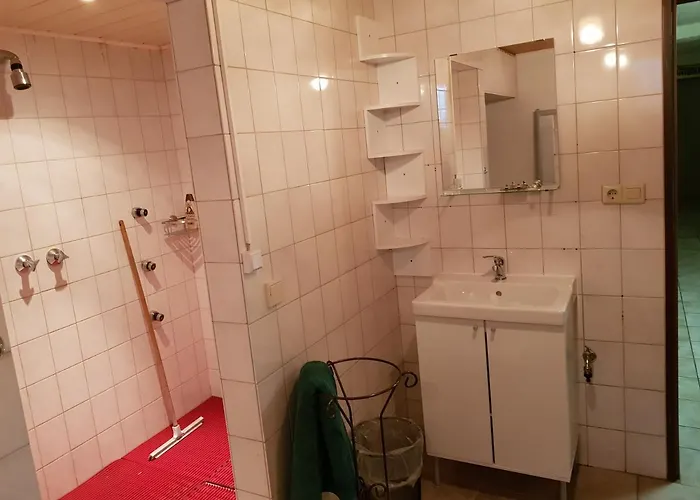 Und Monteurwohnung Mit Grosser Begehbarer Dusche 아파트 뤼넨