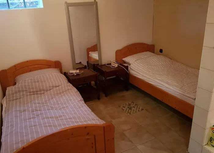 Und Monteurwohnung Mit Grosser Begehbarer Dusche 아파트 *